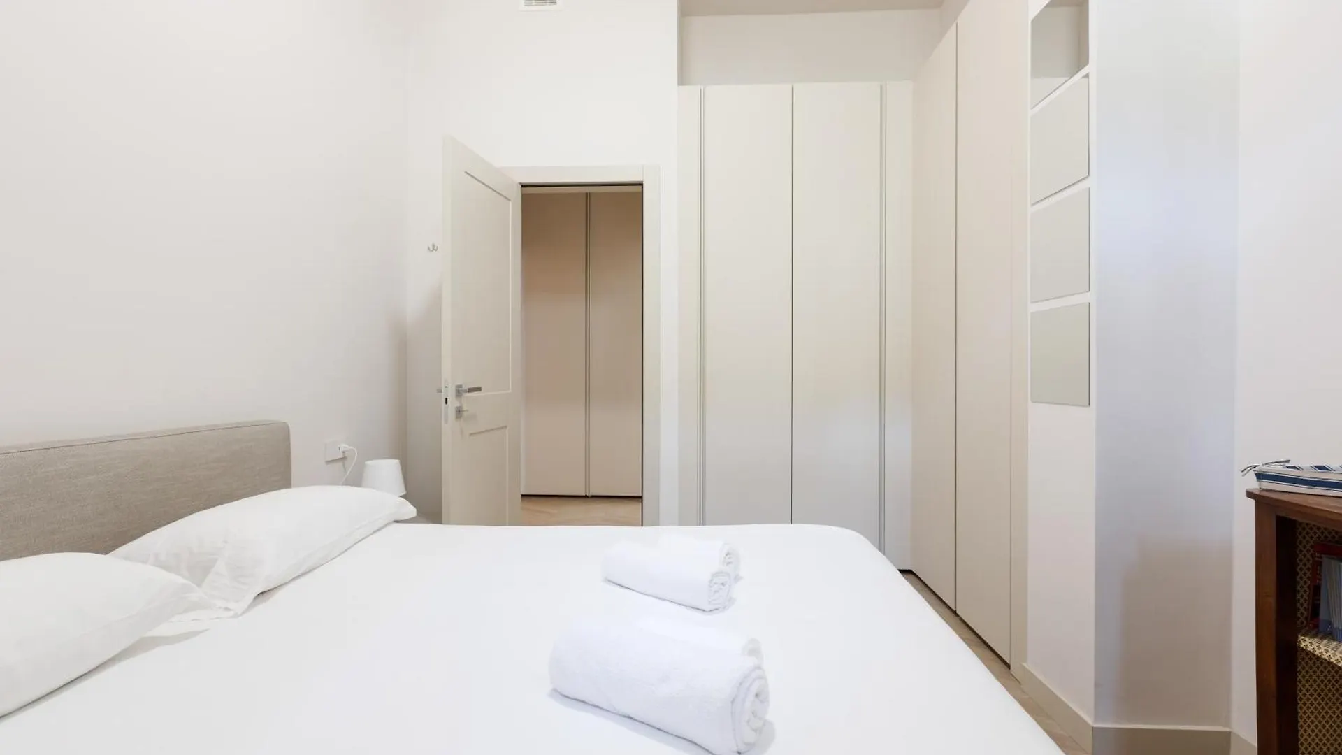 Guesthost - Cordusio Enchanting Apartment ميلان