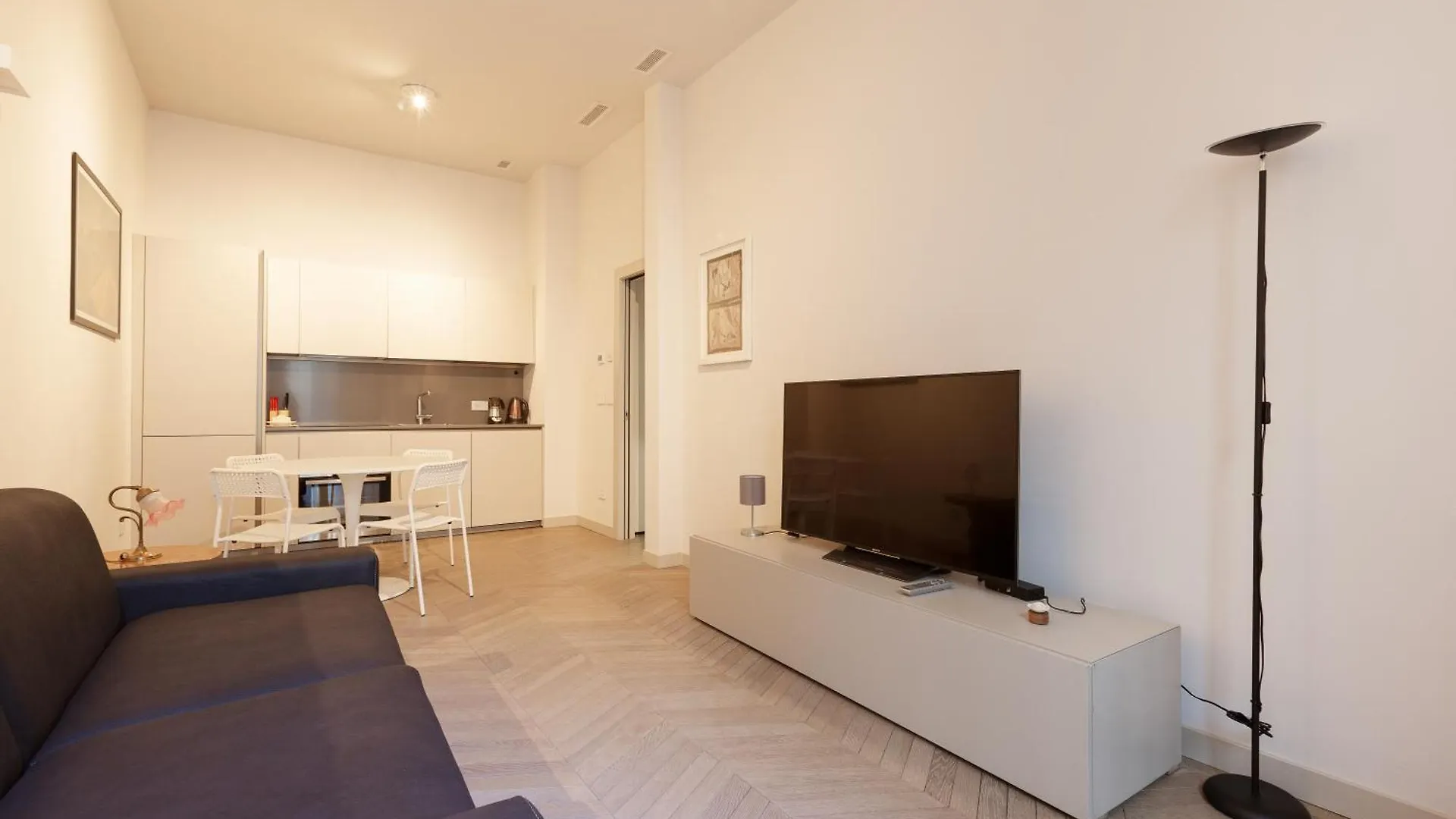 Guesthost - Cordusio Enchanting Apartment ميلان 0*,